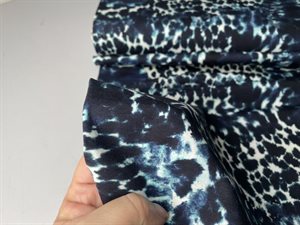 Bomuldsjersey - blåsort leo på lys bund, restestykke på 90 cm